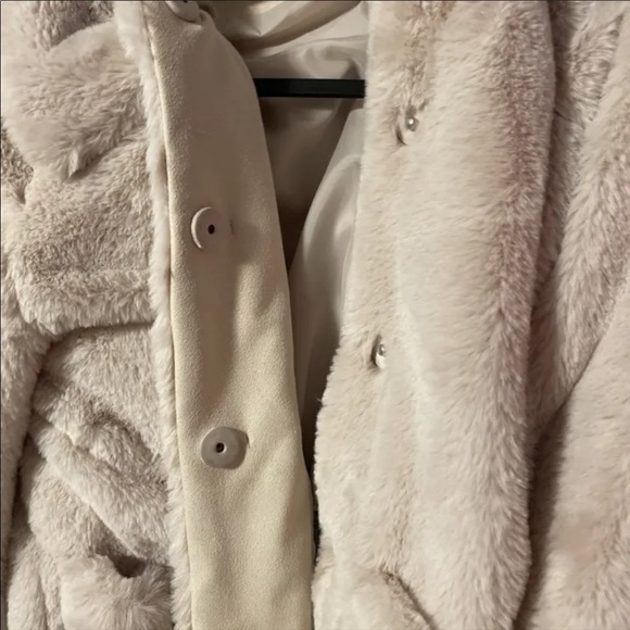 H&M Creme Faux Fur jacket - Picture 3 of 5